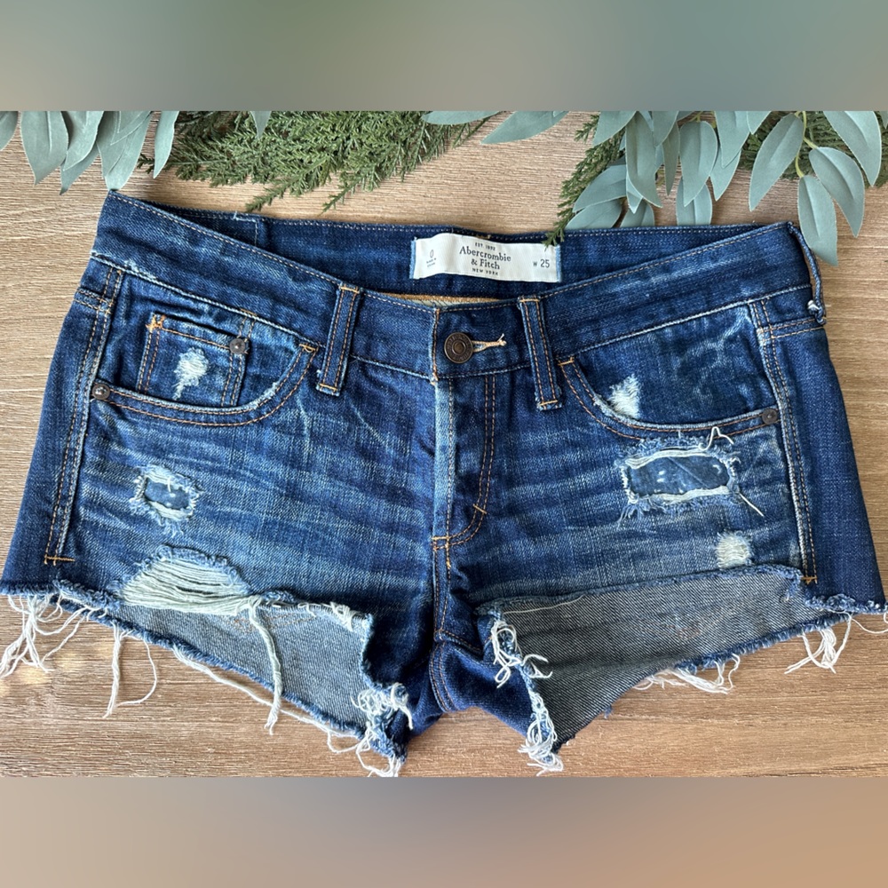 Abercrombie and Fitch Distressed BOYFRIEND shorts